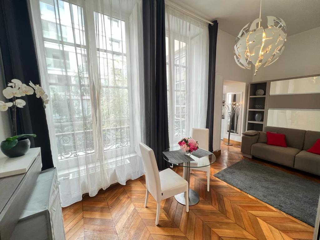 Le Lumineux - Le Chic En Hypercentre - Bellecour Apartment Лион Екстериор снимка